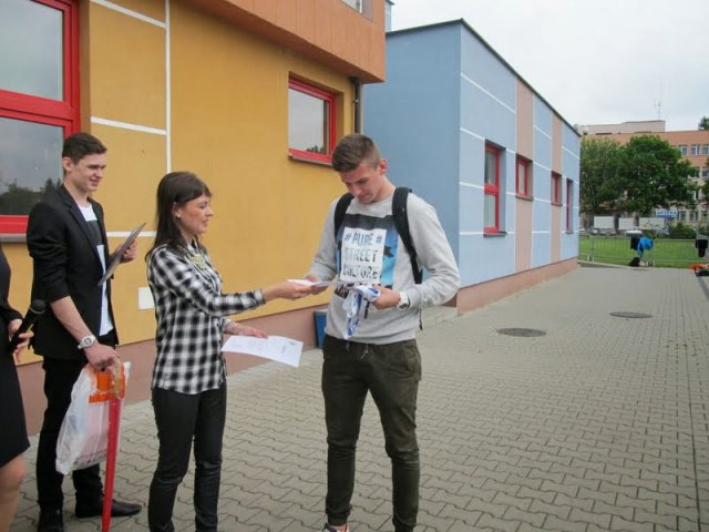 Rozegraj okolicę!